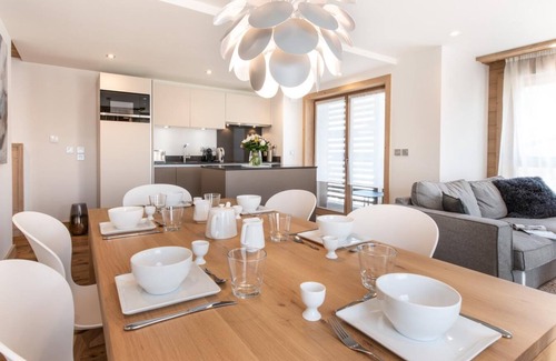 Les Gets Apartment | Wifi, 200m from ski slopes, 1st floor, hammam, balcony, parking, tv, 82m², Les Gets