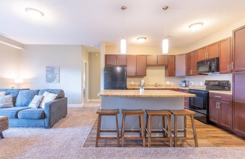 West Des Moines Apartment | Wifi Balcony Garage Pool Gym More