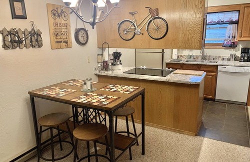 Angel Fire Condo | WiFi.Clean & Updated 2 Bedroom, 2 Bath w/Smart TV’s, travel locker