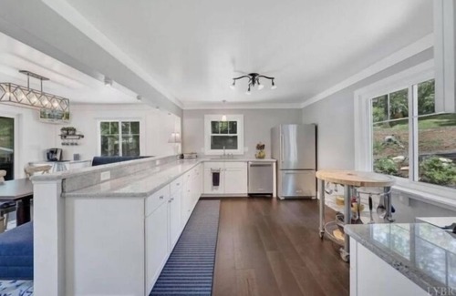 High Point House | Wifi, Firepit, flat lot, great view