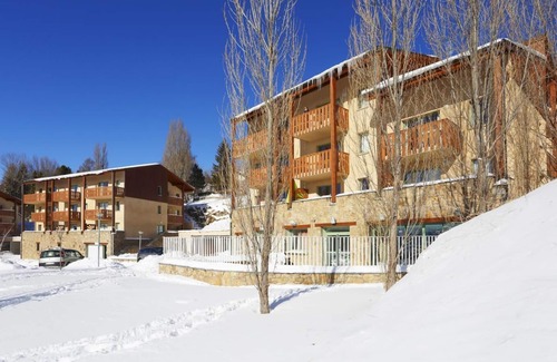 Font-Romeu-Odeillo-Via Apartment | Wifi, fitness, swimming pool, terrace, parking, ski locker, 30m², Font Romeu