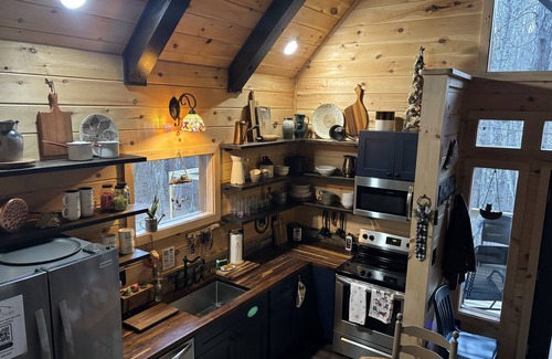 Rogers Cabin | WiFi, Hot Tub & Pets - EagleRock Retreat in Red River Gorge, KY!