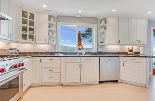 North Saanich House | Wifi/Oceanfront/Private Beach/Acerage/Views