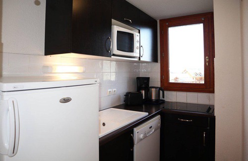 Les Orres Apartment | Wifi, ski-in/ski-out & foot of the slopes, fitness, swimming pool, terrace, balcony, parking, tv