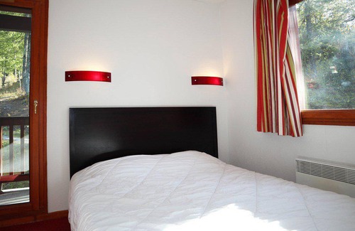 Les Orres Apartment | Wifi, ski-in/ski-out & foot of the slopes, fitness, swimming pool, terrace, balcony, parking, tv