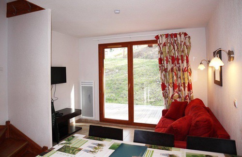 Les Orres Apartment | Wifi, ski-in/ski-out & foot of the slopes, fitness, swimming pool, terrace, balcony, parking, tv