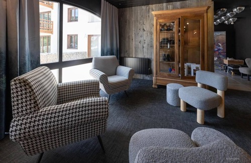 Saint-Chaffrey Hotel | Wifi, view mountain, swimming pool, sauna, hammam, balcony, parking, ski locker, 20m²