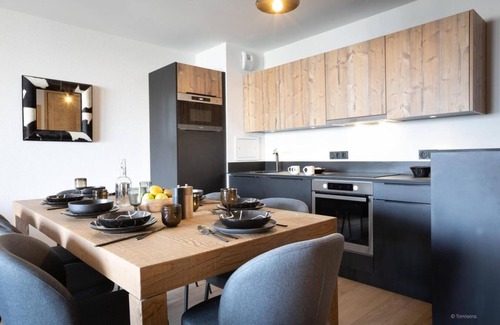 Montalbert Apartment | Wifi, view mountain, swimming pool, sauna, hammam, balcony, parking, ski locker, 69m², Montalbert