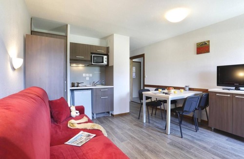 Morillon Apartment | Wifi, view street, swimming pool, terrace, balcony, parking, tv, ski locker, 28m², Morillon
