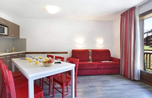 Morillon Apartment | Wifi, view street, swimming pool, terrace, balcony, parking, tv, ski locker, 28m², Morillon