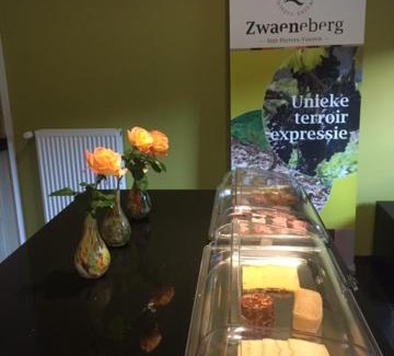 Sint-Pieters-Voeren Bed & Breakfast | Wijndomein Zwaeneberg
