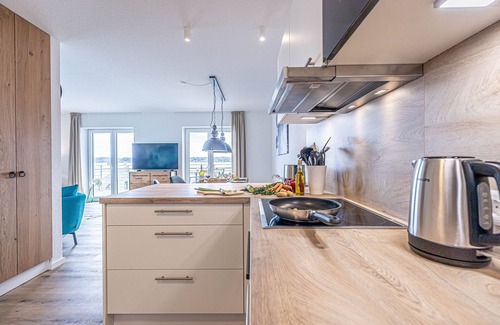 Schleswig Apartment | Wiking-koje 6 - Aufzug, 2. OG, Barrierearm, Balkon, Dusche, TV, Parkplatz