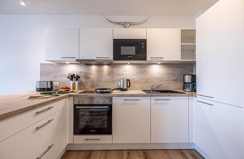 Schleswig Apartment | Wiking-koje 6 - Aufzug, 2. OG, Barrierearm, Balkon, Dusche, TV, Parkplatz