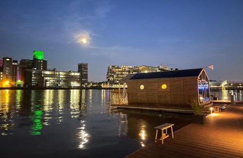 Kop van Zuid House | Wikkelboats at Floating Rotterdam Rijnhaven