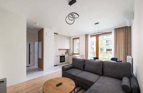 Wilanow Apartment | Wilanów Sarmacka Apartment with Garden