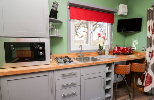 Llanddeusant Cottage | WILD ACRE, pet friendly, with hot tub in Llandovery