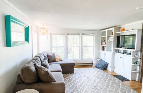 Londonderry House | Wild Blossom Farmhouse- a lovely Vermont Getaway