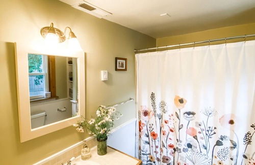 Londonderry House | Wild Blossom Farmhouse- a lovely Vermont Getaway