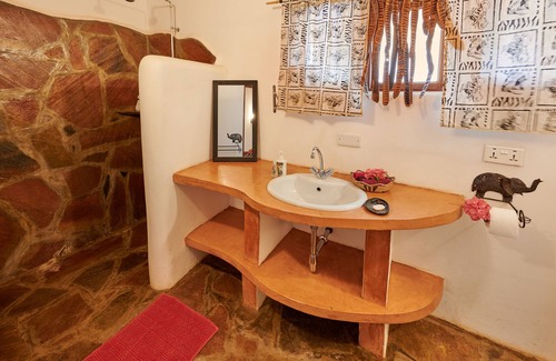 Lusaka Cabin | Wild Dogs Lodge