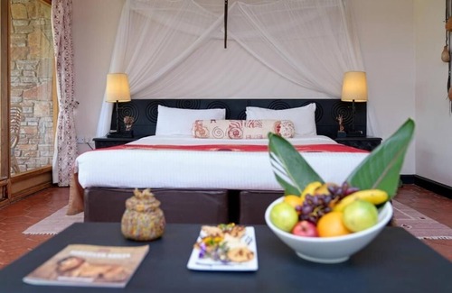 Maasai Mara Cabin | Wild Escape: Room with Breathtaking View | Free Parking