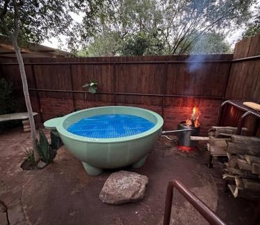 Pretoria Apartment | Wild Fig Cottage with Tickle Tub in Hartbeespoort