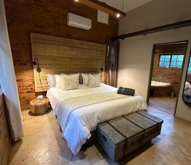 Pretoria Apartment | Wild Fig Cottage with Tickle Tub in Hartbeespoort
