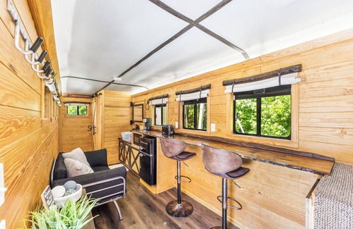 Conway House | π Wild Horse Retreat | Unique Tiny Home Glamping πΏπ₯