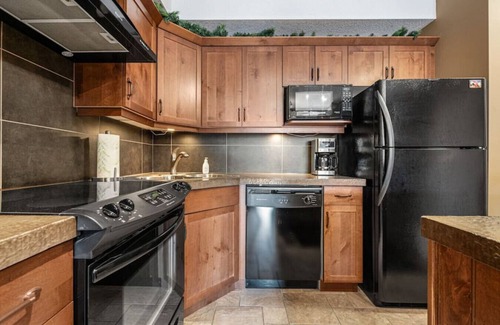 East Kootenay Apartment | Wild Horses | Pool | Hot Tub | Hot Springs