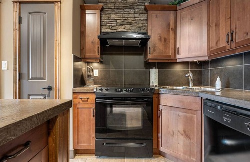 East Kootenay Apartment | Wild Horses | Pool | Hot Tub | Hot Springs