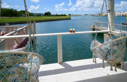 Saint John Parish Villa | Wild Lotus Villa - Waterfront on Jolly Harbour