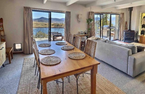 East Jindabyne House | Wild Pines Waterfront Lodge