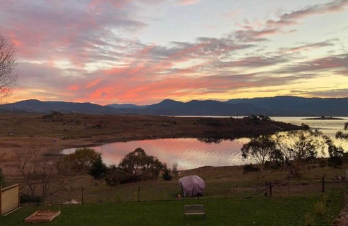 East Jindabyne House | Wild Pines Waterfront Lodge