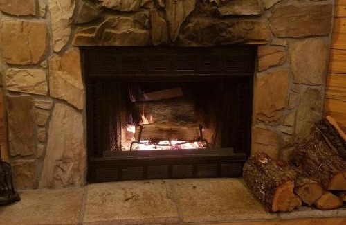 Eureka Springs House | Wild Plum Cabin No. 2