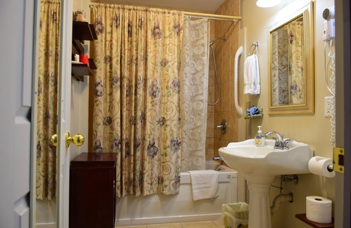 Lakeville Hotel | Wild Rose Inn
