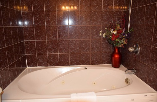 Lakeville Hotel | Wild Rose Inn