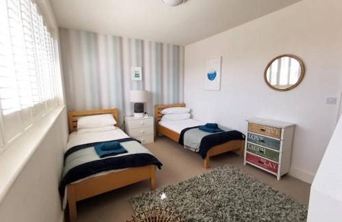 Camber House | Wild Sands Next to Beach ✩ Cinema ✩ Living Roof ✩ Games Room