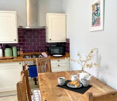 Wetherby House | Wild Springs - Centraly Located House With Free Parking