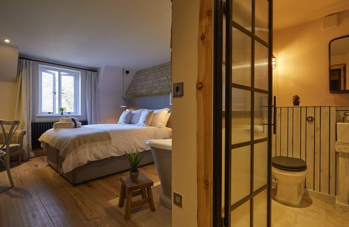 Ampney Crucis Hotel | Wild Thyme & Honey
