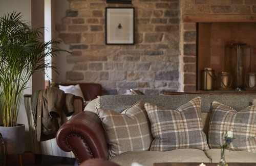 Ampney Crucis Hotel | Wild Thyme & Honey