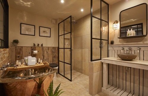 Ampney Crucis Hotel | Wild Thyme & Honey