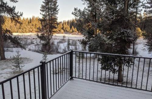 Crescent House | Wild Woods - Cascades Riverside Retreat