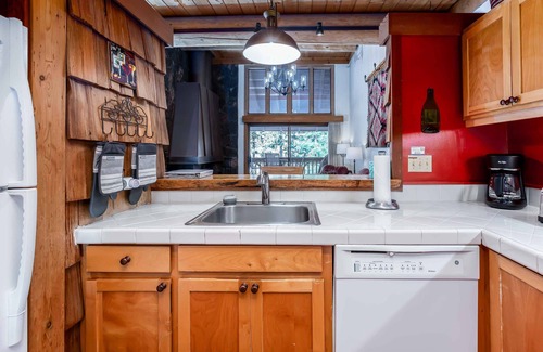 Sunriver Condo | WILD09 - Golf Course Condo, Close to Village, A/C, Bikes