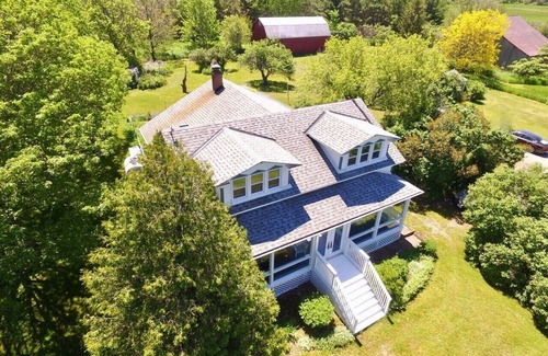 Bongard House | Wilda Farmhouse | 4 Bedrooms | 8 Guests | Hot Tub