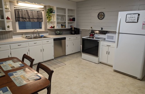 Paris Cottage | Wilda's Cottage. A cozy 3 bedroom getaway.