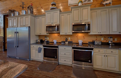 Gatlinburg - Pigeon Forge Cabin | Wildbriar Lodge - Brand New in December 2019!