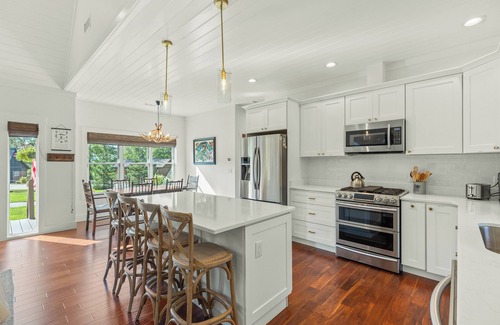 Glenville House | Wildcat Cottage - Luxury home w/Chinquapin Community Amenity Perks