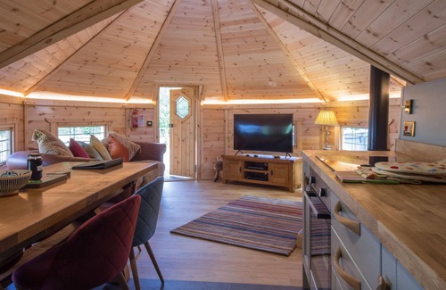 Lochgilphead Cabin | Wildcat Lodge - Kirnan House