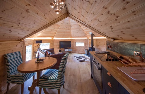 Lochgilphead Cabin | Wildcat Lodge - Kirnan House