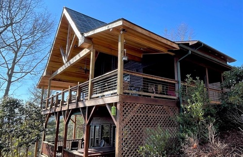 Murphy Ski Chalet | Wildcat Retreat - mountain views, hot tub & more!