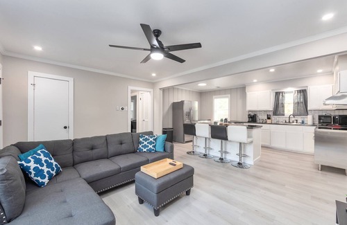 McKenzie House | Wildcat Retreat, newly remodeled home .6 miles away from Bethel University!